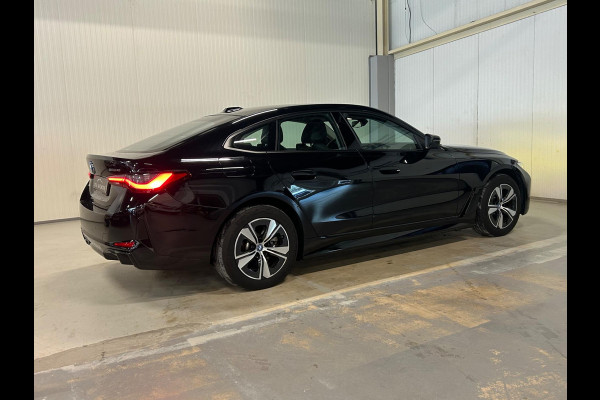 BMW i4 EDrive40 84 kWh | NAP | SHADOW LINE | DEALERGARANTIE | LASERLIGHTS