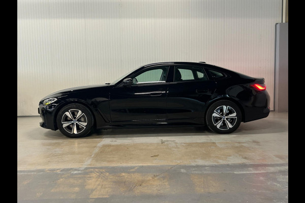 BMW i4 EDrive40 84 kWh | NAP | SHADOW LINE | DEALERGARANTIE | LASERLIGHTS