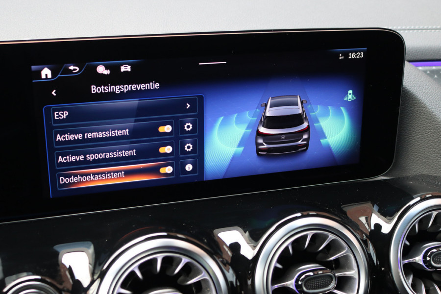 Mercedes-Benz EQA 250+ AMG Line 71 kWh | Facelift | Panoramadak | Distronic | Memory | Leder | Keyless Go | Surround Camera | Exclusief-pakket | Apple Carplay/Android Auto |