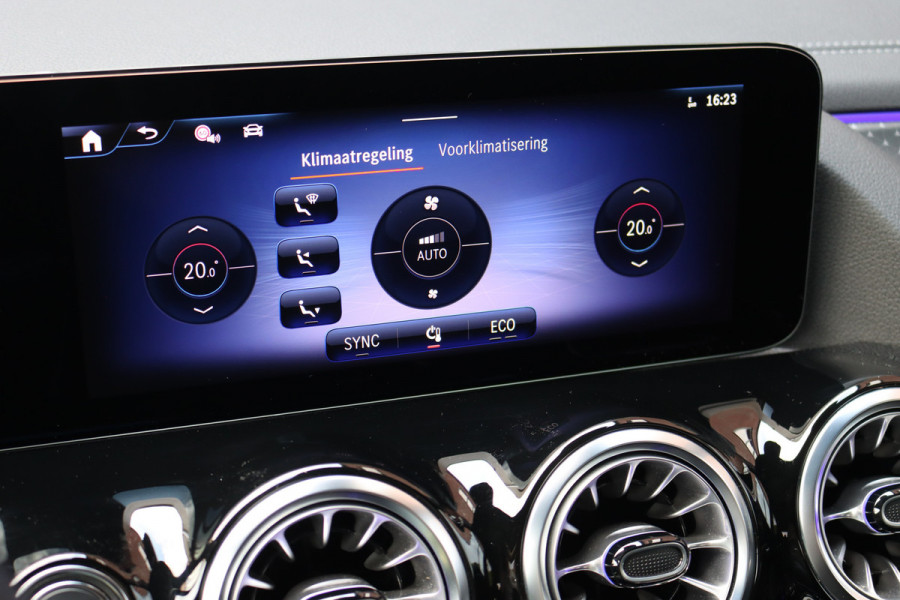 Mercedes-Benz EQA 250+ AMG Line 71 kWh | Facelift | Panoramadak | Distronic | Memory | Leder | Keyless Go | Surround Camera | Exclusief-pakket | Apple Carplay/Android Auto |