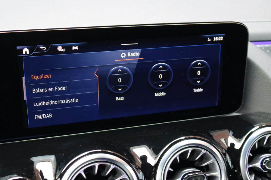 Mercedes-Benz EQA 250+ AMG Line 71 kWh | Facelift | Panoramadak | Distronic | Memory | Leder | Keyless Go | Surround Camera | Exclusief-pakket | Apple Carplay/Android Auto |
