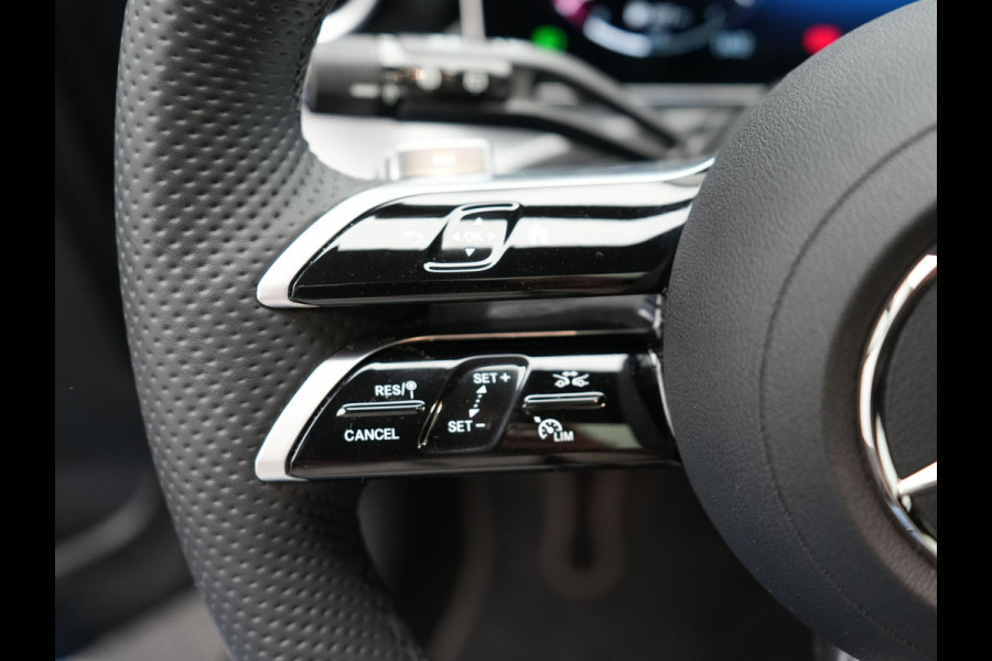 Mercedes-Benz C-Klasse Estate 300 e AMG Night Plug In Hybrid 320pk Dealer O.H. PHEV | Panodak | Trekhaak af Fabriek | Alcantara Sportstoelen Verwarmd | Sfeerverlichting | Navigatie | Apple Carplay | Virtual | Camera | DAB |
