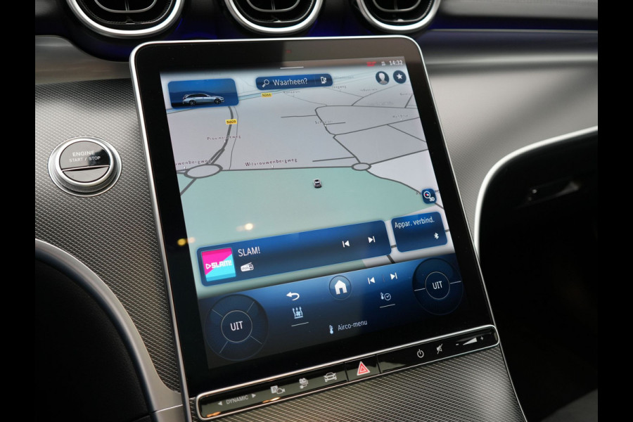 Mercedes-Benz C-Klasse Estate 300 e AMG Night Plug In Hybrid 320pk Dealer O.H. PHEV | Panodak | Trekhaak af Fabriek | Alcantara Sportstoelen Verwarmd | Sfeerverlichting | Navigatie | Apple Carplay | Virtual | Camera | DAB |