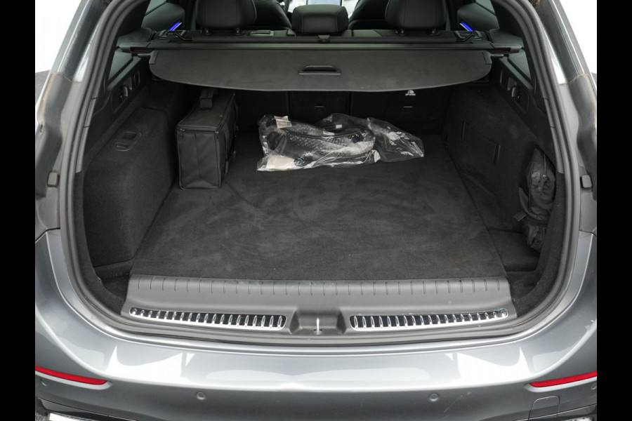 Mercedes-Benz C-Klasse Estate 300 e AMG Night Plug In Hybrid 320pk Dealer O.H. PHEV | Panodak | Trekhaak af Fabriek | Alcantara Sportstoelen Verwarmd | Sfeerverlichting | Navigatie | Apple Carplay | Virtual | Camera | DAB |