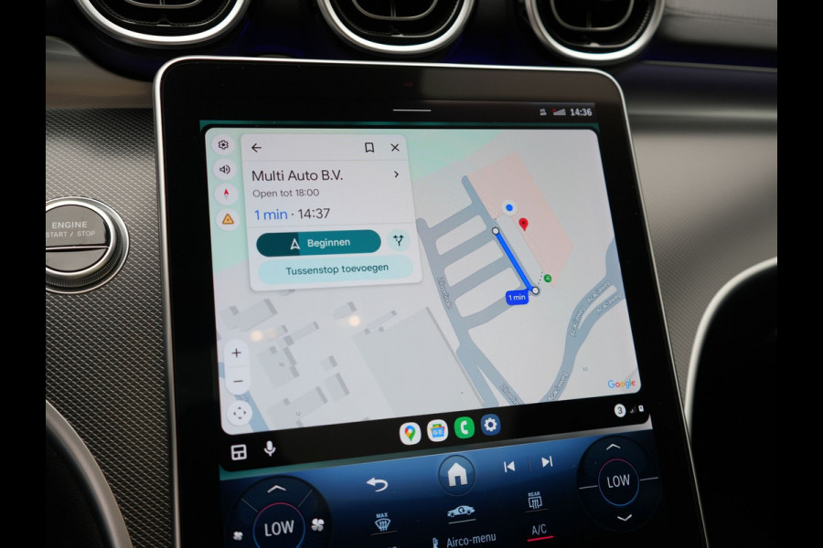 Mercedes-Benz C-Klasse Estate 300 e AMG Night Plug In Hybrid 320pk Dealer O.H. PHEV | Panodak | Trekhaak af Fabriek | Alcantara Sportstoelen Verwarmd | Sfeerverlichting | Navigatie | Apple Carplay | Virtual | Camera | DAB |