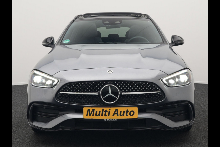 Mercedes-Benz C-Klasse Estate 300 e AMG Night Plug In Hybrid 320pk Dealer O.H. PHEV | Panodak | Trekhaak af Fabriek | Alcantara Sportstoelen Verwarmd | Sfeerverlichting | Navigatie | Apple Carplay | Virtual | Camera | DAB |