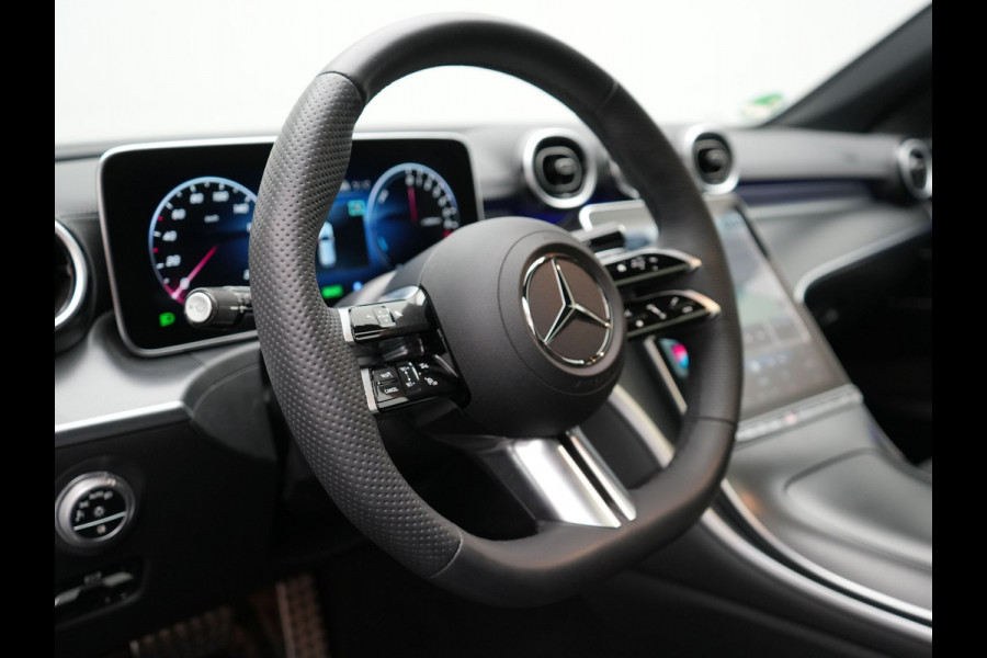 Mercedes-Benz C-Klasse Estate 300 e AMG Night Plug In Hybrid 320pk Dealer O.H. PHEV | Panodak | Trekhaak af Fabriek | Alcantara Sportstoelen Verwarmd | Sfeerverlichting | Navigatie | Apple Carplay | Virtual | Camera | DAB |