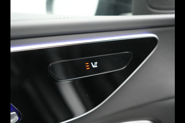 Mercedes-Benz C-Klasse Estate 300 e AMG Night Plug In Hybrid 320pk Dealer O.H. PHEV | Panodak | Trekhaak af Fabriek | Alcantara Sportstoelen Verwarmd | Sfeerverlichting | Navigatie | Apple Carplay | Virtual | Camera | DAB |