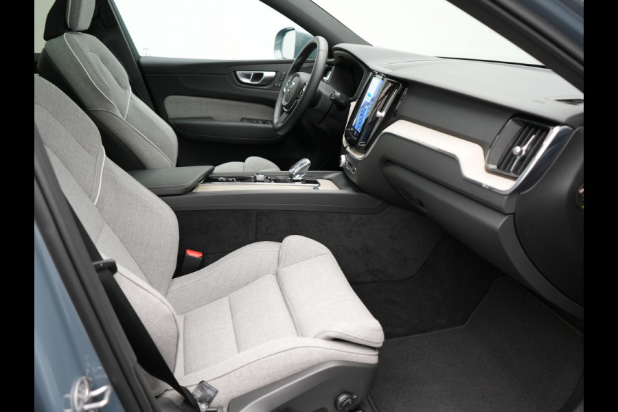 Volvo XC60 T6 AWD Plus Bright Plug In Hybrid Thunder Grey 340pk Long Range PHEV | Panodak | Tailored Wool Sportstoelen Memory | Adaptive Cruise | Google Assistant | Pilot Assist | Harman Kardon | 360 Camera | Stoel & Stuurverwarming |