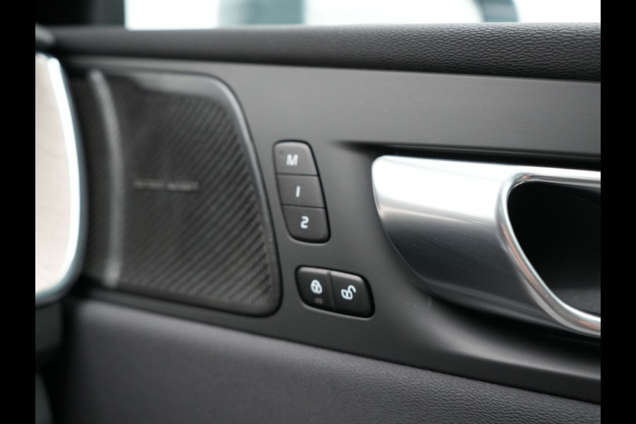 Volvo XC60 T6 AWD Plus Bright Plug In Hybrid Thunder Grey 340pk Long Range PHEV | Panodak | Tailored Wool Sportstoelen Memory | Adaptive Cruise | Google Assistant | Pilot Assist | Harman Kardon | 360 Camera | Stoel & Stuurverwarming |