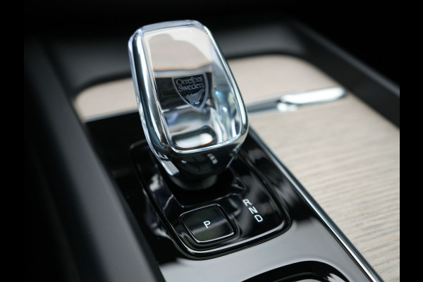 Volvo XC60 T6 AWD Plus Bright Plug In Hybrid Thunder Grey 340pk Long Range PHEV | Panodak | Tailored Wool Sportstoelen Memory | Adaptive Cruise | Google Assistant | Pilot Assist | Harman Kardon | 360 Camera | Stoel & Stuurverwarming |