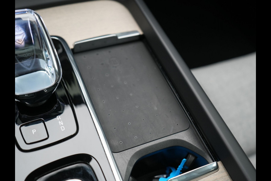 Volvo XC60 T6 AWD Plus Bright Plug In Hybrid Thunder Grey 340pk Long Range PHEV | Panodak | Tailored Wool Sportstoelen Memory | Adaptive Cruise | Google Assistant | Pilot Assist | Harman Kardon | 360 Camera | Stoel & Stuurverwarming |