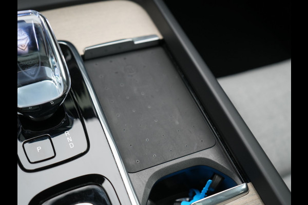 Volvo XC60 T6 AWD Plus Bright Plug In Hybrid Thunder Grey 340pk Long Range PHEV | Panodak | Tailored Wool Sportstoelen Memory | Adaptive Cruise | Google Assistant | Pilot Assist | Harman Kardon | 360 Camera | Stoel & Stuurverwarming |