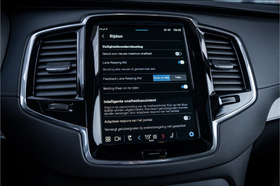 Volvo XC90 2.0 T8 Recharge AWD Plus Dark - Panorama | Luchtvering | H&K | Memory | Elek. Trekhaak