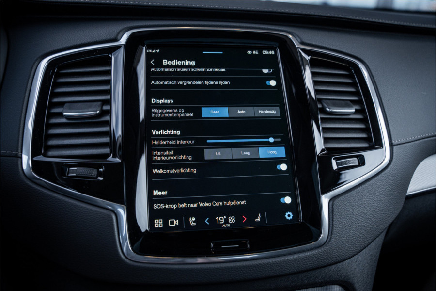 Volvo XC90 2.0 T8 Recharge AWD Plus Dark - Panorama | Luchtvering | H&K | Memory | Elek. Trekhaak