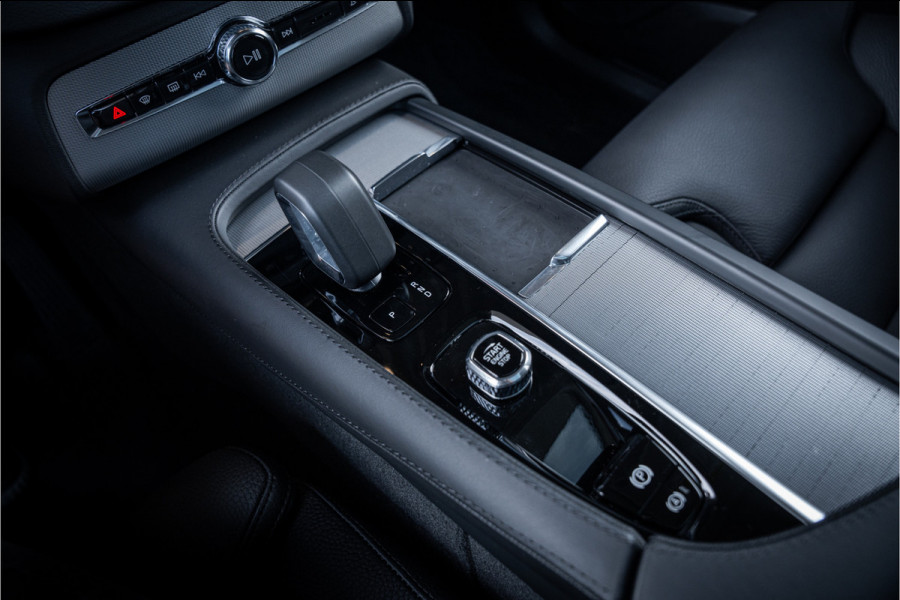 Volvo XC90 2.0 T8 Recharge AWD Plus Dark - Panorama | Luchtvering | H&K | Memory | Elek. Trekhaak