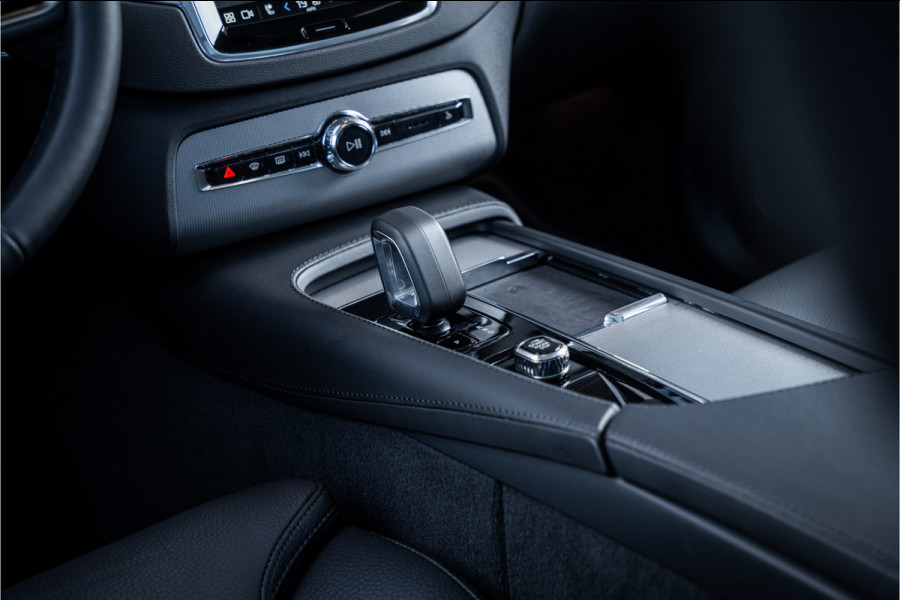 Volvo XC90 2.0 T8 Recharge AWD Plus Dark - Panorama | Luchtvering | H&K | Memory | Elek. Trekhaak