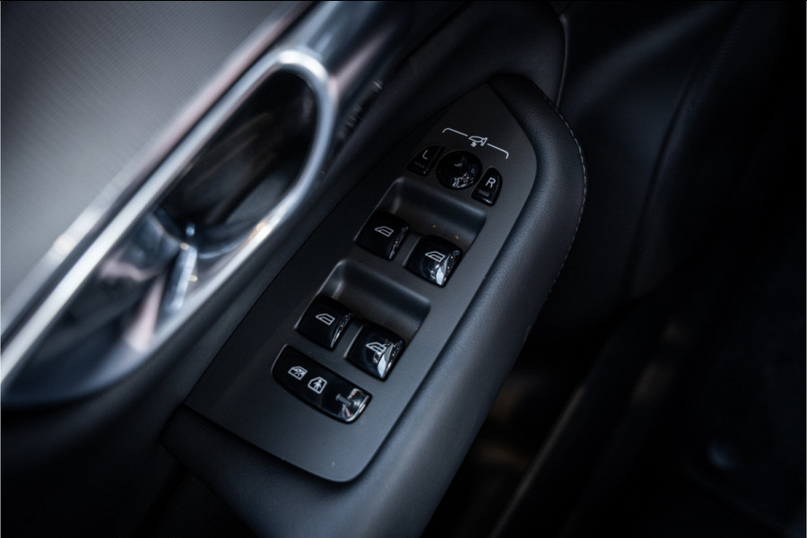 Volvo XC90 2.0 T8 Recharge AWD Plus Dark - Panorama | Luchtvering | H&K | Memory | Elek. Trekhaak