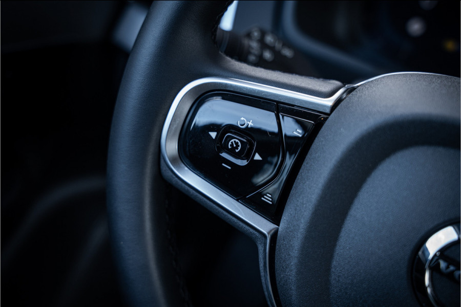 Volvo XC90 2.0 T8 Recharge AWD Plus Dark - Panorama | Luchtvering | H&K | Memory | Elek. Trekhaak