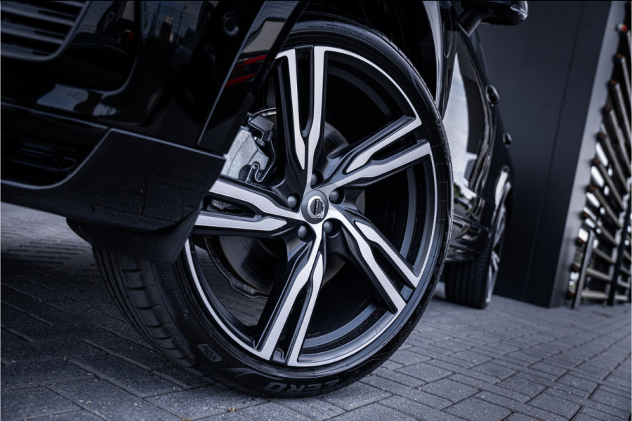Volvo XC90 2.0 T8 Recharge AWD Plus Dark - Panorama | Luchtvering | H&K | Memory | Elek. Trekhaak