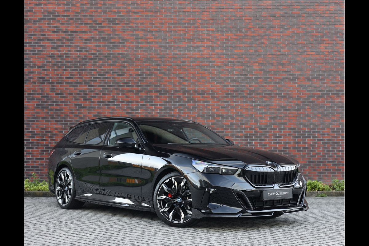 BMW 5 Serie Touring 530e | M Performance - Trekhaak - Harman/Kardon BMW 5 Serie Touring 530e | M Performance - Trekhaak - Harman/Kardon