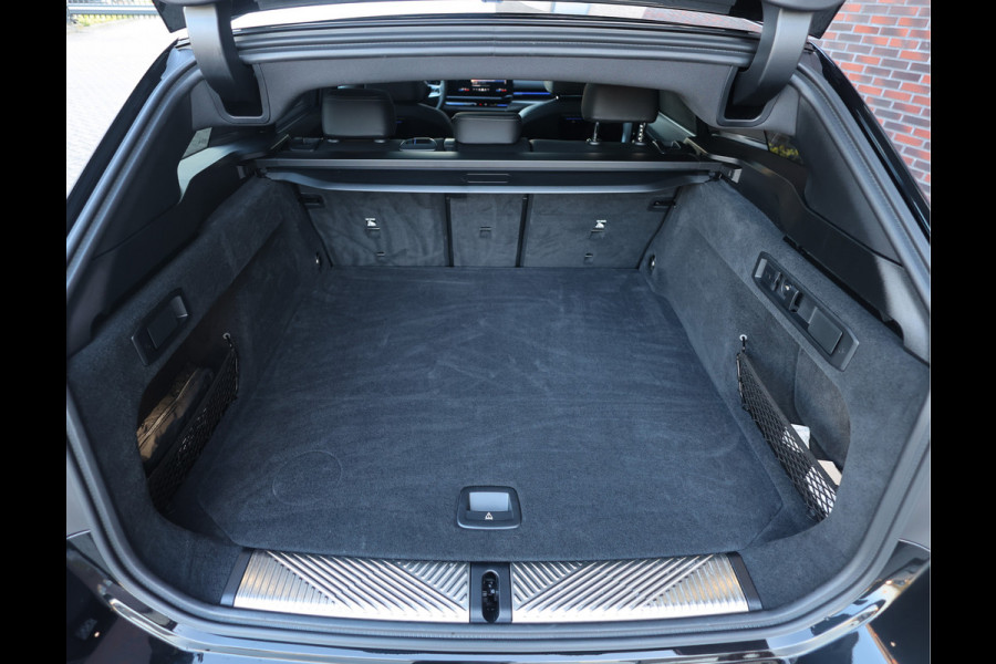 BMW 5 Serie Touring 530e | M Performance - Trekhaak - Harman/Kardon