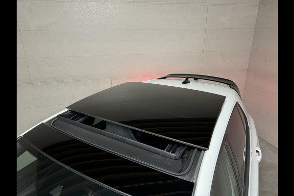 Volkswagen Golf 1.5 eTSI R-Line Pano H/K Akrapovič Sfeer HUD CarPlay