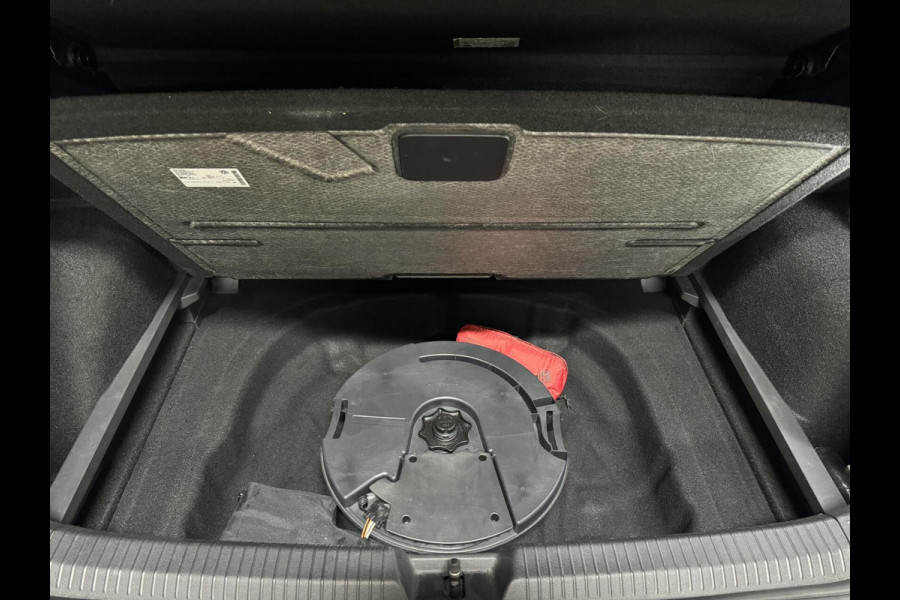 Volkswagen Golf 1.5 eTSI R-Line Pano H/K Akrapovič Sfeer HUD CarPlay