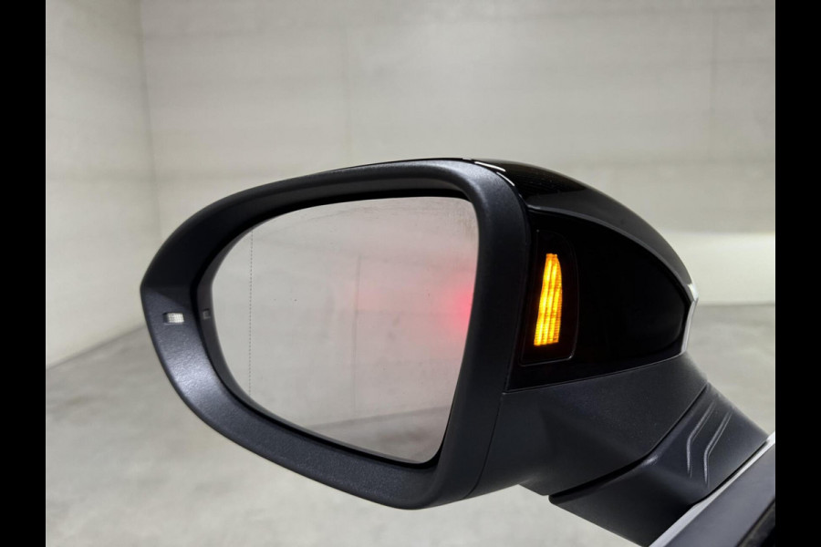 Volkswagen Golf 1.5 eTSI R-Line Pano H/K Akrapovič Sfeer HUD CarPlay