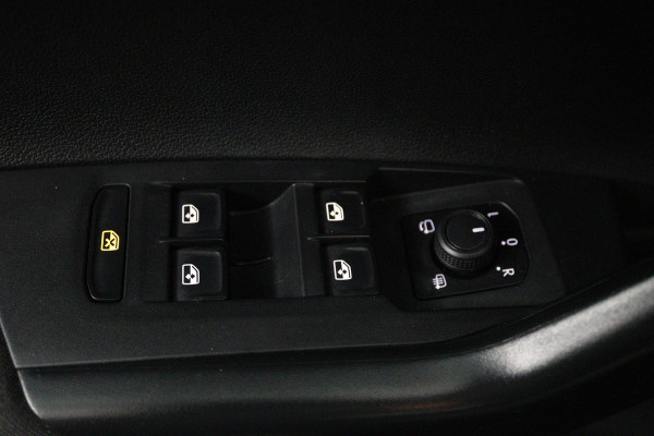 Volkswagen Polo 1.0 TSI Life (NAVIGATIE CARPLAY, PARKEERSENSOREN, STUURBEDIENING, MULTIMEDIA)