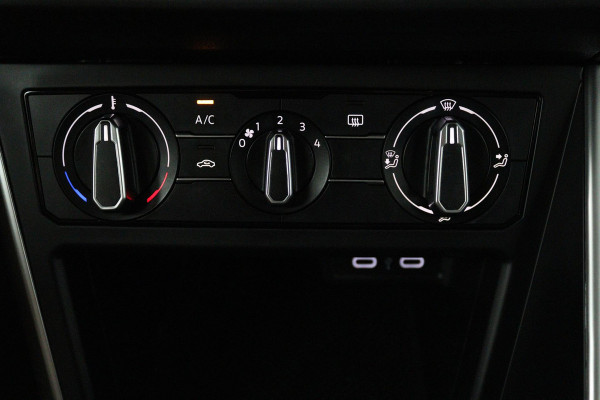 Volkswagen Polo 1.0 TSI Life (NAVIGATIE CARPLAY, PARKEERSENSOREN, STUURBEDIENING, MULTIMEDIA)
