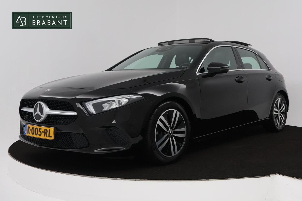 Mercedes-Benz A-Klasse 180 Business Solution Luxury (SFEERVERLICHTING, CAMERA, PANORAMADAK, PDC, 1e EIGENAAR, GOED ONDERHOUDEN) Mercedes-Benz A-Klasse 180 Business Solution Luxury (SFEERVERLICHTING, CAMERA, PANORAMADAK, PDC, 1e EIGENAAR, GOED ONDERHOUDEN)