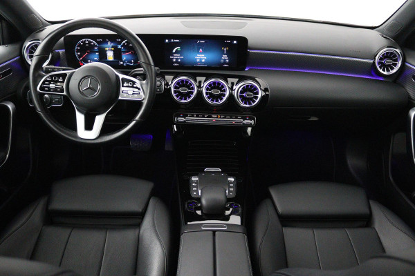 Mercedes-Benz A-Klasse 180 Business Solution Luxury (SFEERVERLICHTING, CAMERA, PANORAMADAK, PDC, 1e EIGENAAR, GOED ONDERHOUDEN)