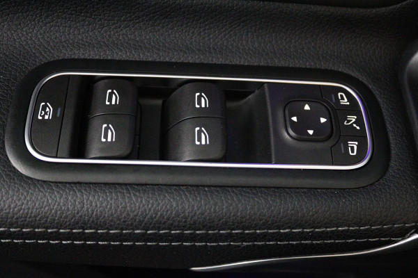 Mercedes-Benz A-Klasse 180 Business Solution Luxury (SFEERVERLICHTING, CAMERA, PANORAMADAK, PDC, 1e EIGENAAR, GOED ONDERHOUDEN)