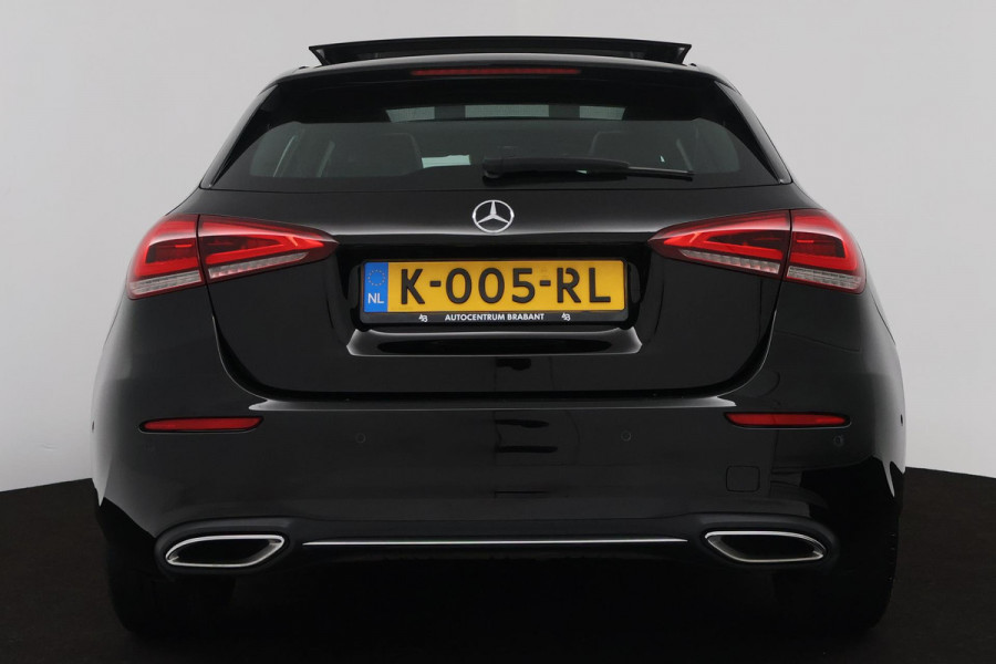 Mercedes-Benz A-Klasse 180 Business Solution Luxury (SFEERVERLICHTING, CAMERA, PANORAMADAK, PDC, 1e EIGENAAR, GOED ONDERHOUDEN)