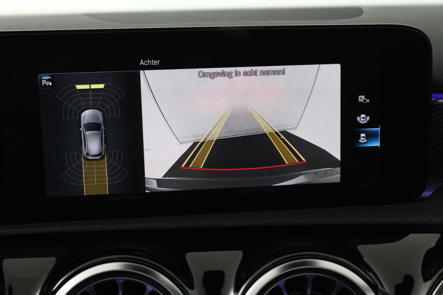Mercedes-Benz A-Klasse 180 Business Solution Luxury (SFEERVERLICHTING, CAMERA, PANORAMADAK, PDC, 1e EIGENAAR, GOED ONDERHOUDEN)