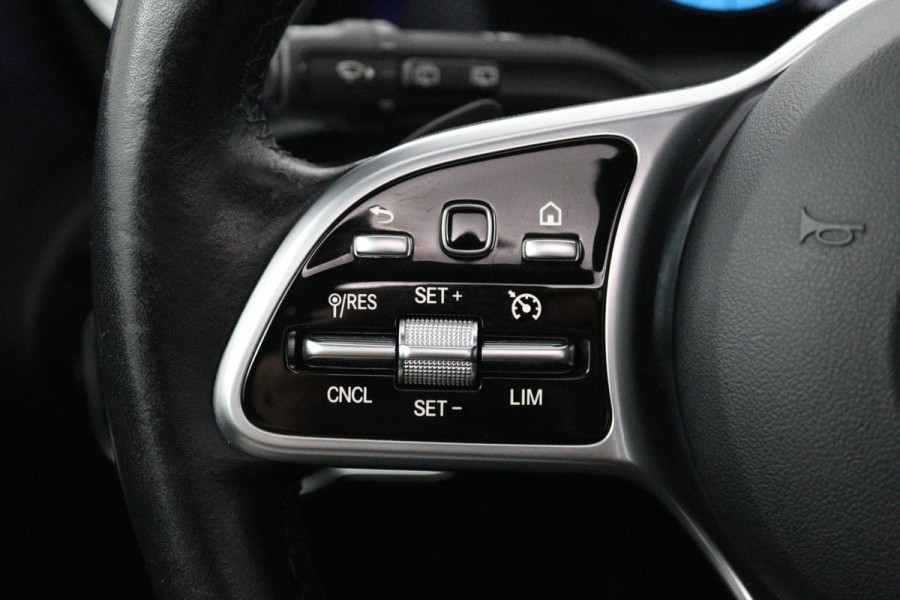 Mercedes-Benz A-Klasse 180 Business Solution Luxury (SFEERVERLICHTING, CAMERA, PANORAMADAK, PDC, 1e EIGENAAR, GOED ONDERHOUDEN)