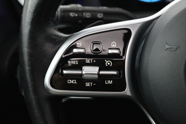 Mercedes-Benz A-Klasse 180 Business Solution Luxury (SFEERVERLICHTING, CAMERA, PANORAMADAK, PDC, 1e EIGENAAR, GOED ONDERHOUDEN)
