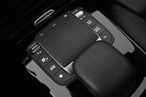 Mercedes-Benz A-Klasse 180 Business Solution Luxury (SFEERVERLICHTING, CAMERA, PANORAMADAK, PDC, 1e EIGENAAR, GOED ONDERHOUDEN)