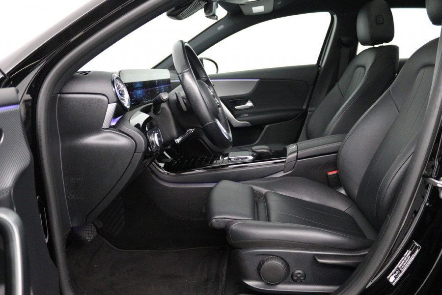 Mercedes-Benz A-Klasse 180 Business Solution Luxury (SFEERVERLICHTING, CAMERA, PANORAMADAK, PDC, 1e EIGENAAR, GOED ONDERHOUDEN)