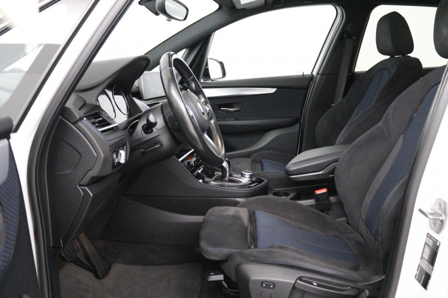 BMW 2 Serie Active Tourer 218i Executive (PANORAMADAK, NAVIGATIE, CAMERA, PDC, DEALER ONDERHOUDEN)