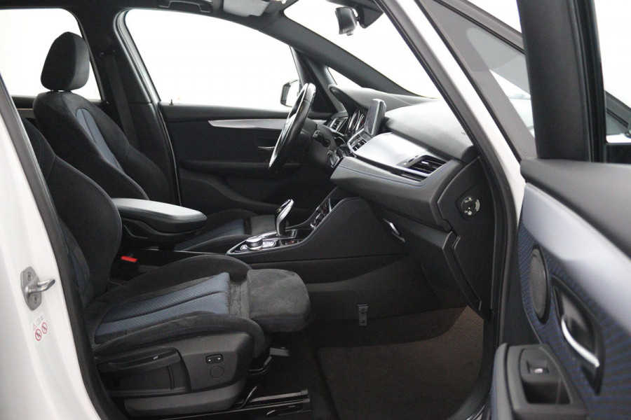 BMW 2 Serie Active Tourer 218i Executive (PANORAMADAK, NAVIGATIE, CAMERA, PDC, DEALER ONDERHOUDEN)