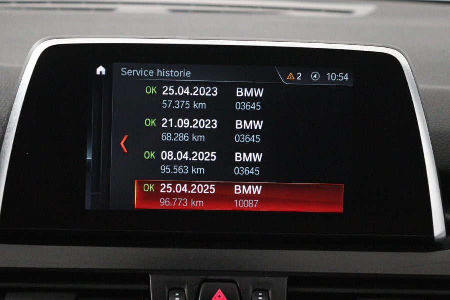 BMW 2 Serie Active Tourer 218i Executive (PANORAMADAK, NAVIGATIE, CAMERA, PDC, DEALER ONDERHOUDEN)