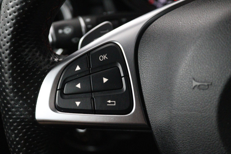 Mercedes-Benz GLA 200 Premium Plus (NAVIGATIE, STOELVERWARMING, CAMERA, PARKEERSENSOREN, LEDER, GOED ONDERHOUDEN)