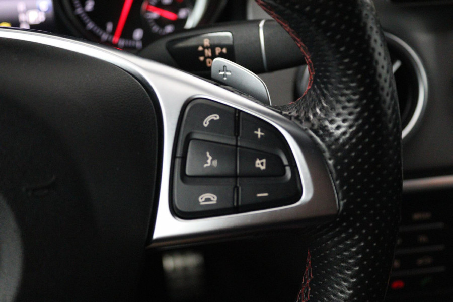 Mercedes-Benz GLA 200 Premium Plus (NAVIGATIE, STOELVERWARMING, CAMERA, PARKEERSENSOREN, LEDER, GOED ONDERHOUDEN)