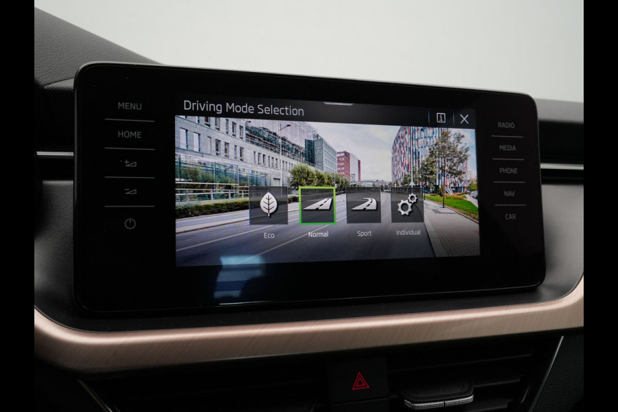 Škoda Kamiq 1.0 TSI 110pk Style Camera Keyless Clima 18'' Lm Velgen 244