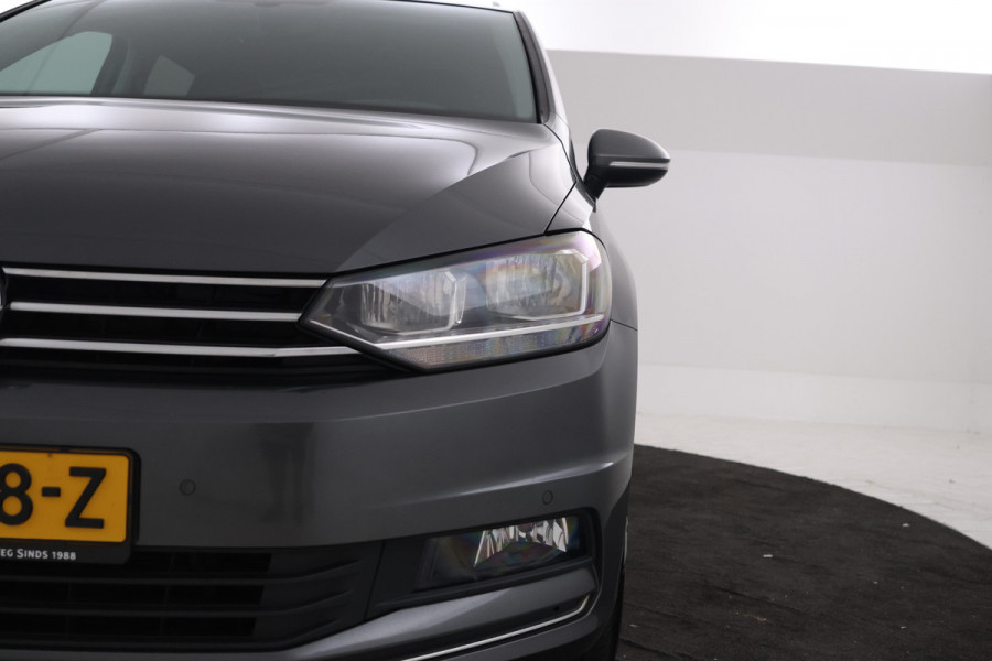 Volkswagen Touran 1.6 TDI SCR Highline apple carplay, Navigatie, Climate,
