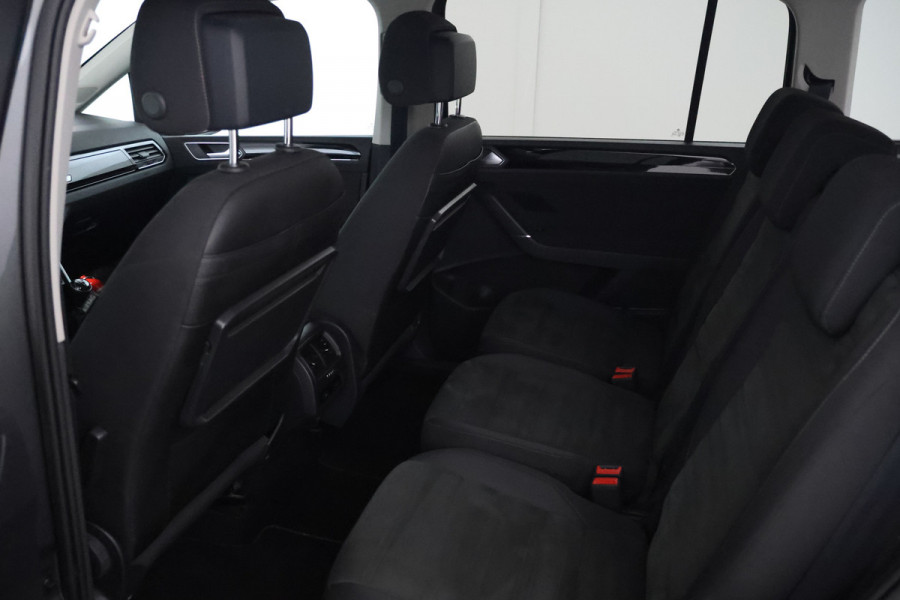 Volkswagen Touran 1.6 TDI SCR Highline apple carplay, Navigatie, Climate,