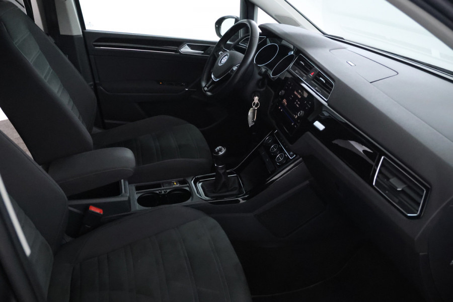 Volkswagen Touran 1.6 TDI SCR Highline apple carplay, Navigatie, Climate,