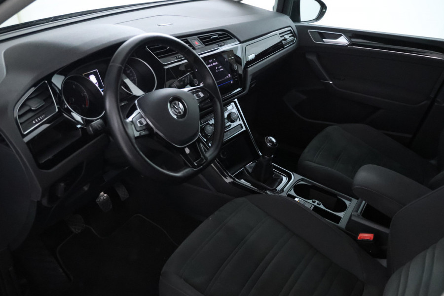 Volkswagen Touran 1.6 TDI SCR Highline apple carplay, Navigatie, Climate,